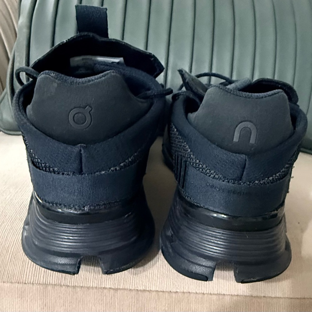 On Running Women’s Black/Navy Sneakers